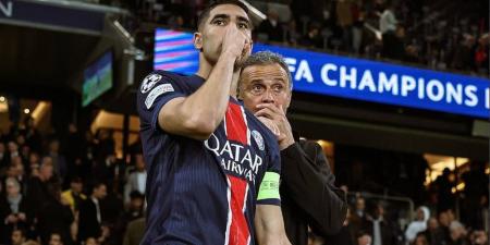 إنريكي: "حكيمي ليس ظهيرا بل لاعب حر.. يمكنه أن يلعب في الهجوم أو كجناح أو كوسط ويتحول للضغط عاليا والدفاع حين لا نمتلك الكرة"