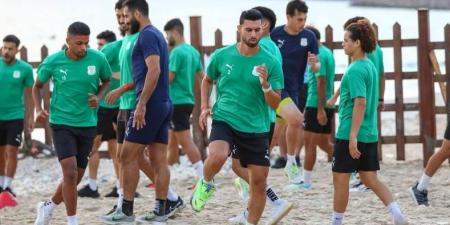 المصري يخوض تدريبات بدنية شاقة على شاطئ بورفؤاد