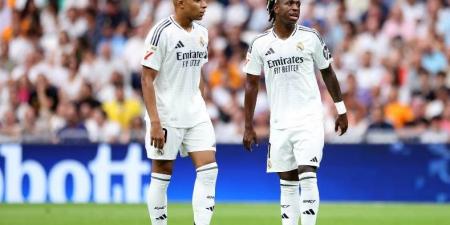 فينيسيوس جونيور يطلب مساواته بـ مبابي في ريال مدريد