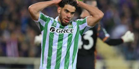 الزلزولي يواصل برنامجه العلاجي في إشبيلية ويغيب عن رحلة بيتيس إلى إنجلترا