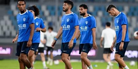 البلجيكي فيريرا يحاضر لاعبي الزمالك قبل المران استعداداً للقاء المقاولون