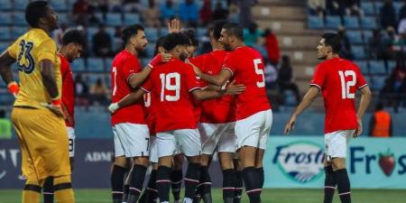 الحكم الجنوب أفريقي توم أبونجيل يدير مباراة منتخب مصر و إثيوبيا