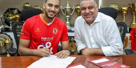 "متمسك بالبقاء" .. مصدر بالأهلي يكشف موقف عبدالله فاروق لاعب فريق اليد