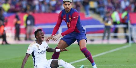 Araujo's complaint about Clásico refereeing: "I think it's a penalty"