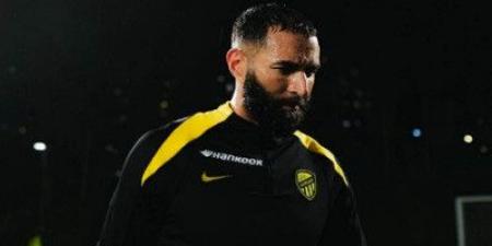 بنزيما يزين تشكيلة الاتحاد الرسمية في كلاسيكو النصر 