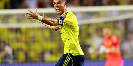 رونالدو يفتتح أهداف نهائي كأس السوبر السعودي من ركلة جزاء"فيديو"