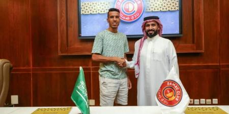 رسميا/ ضمك السعودي يعلن تعاقده مع جمال حركاس
