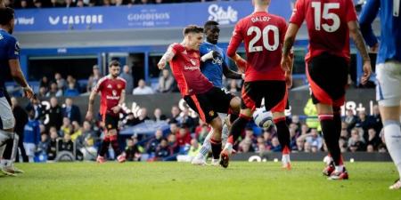 بث مباشر - مشاهدة مباراة مانشستر يونايتد 0 - 0 جريمسي في "كأس الكارباو".. الشوط الأول