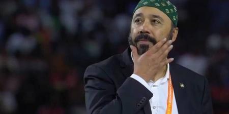تصريح مؤثر.. السكتيوي: "الطاقية تعود لوالدي رحمه الله.. عمرها 60 سنة وكنت أرغب في حضور روحه معي في هذه اللحظة المميزة"