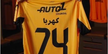 كهربا يرتدي القميص رقم "74" مع القادسية الكويتي