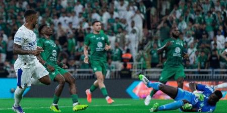 الأهلي ضد الهلال | مالكوم يعزز تقدم الزعيم بهدف ثانٍ
