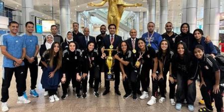 بعثة منتخب مصر تعود القاهرة بعد التتويج ببطولة كأس العالم للميني فوتبول