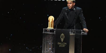 لامين يامال يفوز بجائزة أفضل لاعب شاب لعام 2025