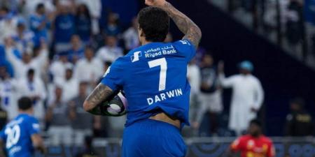 الهلال يختبر داروين نونيز لحسم مشاركته أمام الأخدود