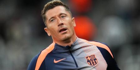 ليفاندوفسكي يغيب عن برشلونة في "الكلاسيكو" بسبب الإصابة!