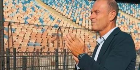 معًا سنصنع التاريخ.. الجماهير تهتف لـ ييس توروب قبل مباراة الأهلي والاتحاد السكندري "فيديو"