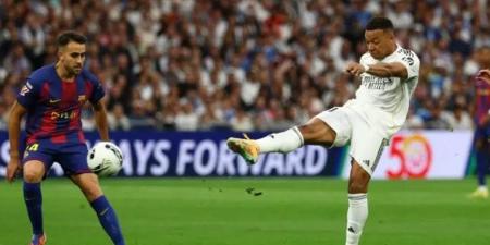 مبابي يفتتح التسجيل لريال مدريد بالكلاسيكو بعد تمريرة سحرية من بيلينجهام "فيديو"