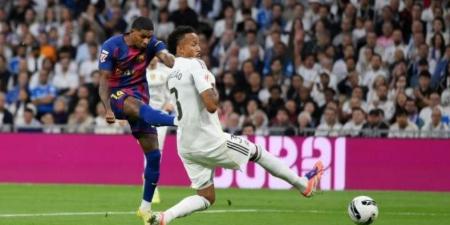 لوبيز يسجل هدف التعادل لبرشلونة ضد ريال مدريد بالدوري الإسباني "فيديو"