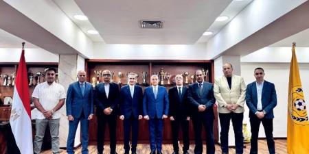 جلسة ودية بين محافظ الإسماعيلية وأعضاء لجنة الإنقاذ