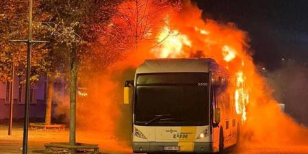 بعد إضرام النار في حافلة من قبل مشجع لبرشلونة.. شركة الحافلات توقف نقل الجماهير في المباريات الكبرى لكلوب بروج!