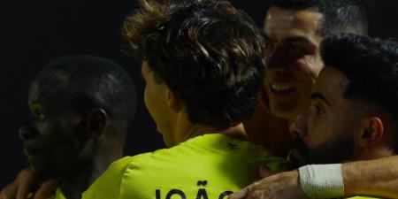 النصر يواصل تألقه ويحقق فوزه الثامن على التوالي بثلاثية في شباك نيوم