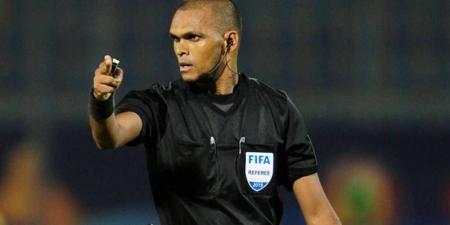 الحكم "امتياز هيرلال" من جزر الموريشيوس يُدير مباراة الجيش الملكي ويانغ أفريكانز في عصبة الأبطال