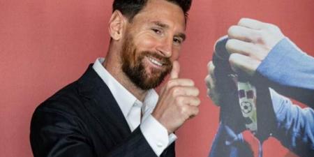 ميسي يتسلم جائزة "الأكثر شعبية في تاريخ برشلونة".. ويؤكد: "سأعود إلى البيت مهما طال الوقت"