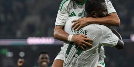 الأهلي يعبر عقبة القادسية بثنائية في دوري روش