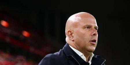 أرني سلوت يرد على أنباء إقالته في ليفربول