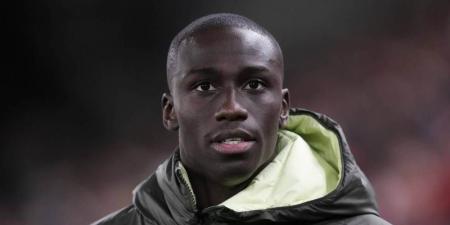 بعد 7 أشهر من الغياب بسبب الإصابة.. ألونسو "يضطر" لإشراك ميندي أساسيا بدون أي دقيقة منذ عودته!