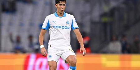 بعد غيابه لمبارتين بسبب الإصابة.. أكرد يسجل عودته إلى قائمة أولمبيك مارسيليا