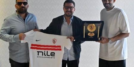 الزمالك يُكرم القنصل المصري في جنوب إفريقيا لجهوده مع البعثة