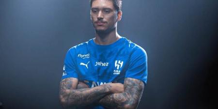 هل يرحل داروين نونيز عن الهلال؟