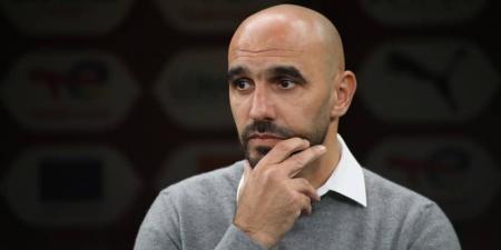 الركراكي: "الجُمهور عطِيهْ الثقة ويقدرْ يصْنعْ لِيكْ صاروخْ يمشي بِيه للمرّيخ.. يتقلقْ علِيك فالصباح وفالليلْ يعرْضْ علِيكْ تاكلْ فدَارُو"