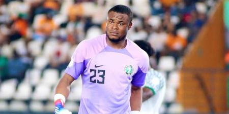 بعد شهرين من رحيل والده.. الحارس نوابالي يعلن وفاة والدته أثناء مشاركته مع نيجيريا في "كان المغرب"