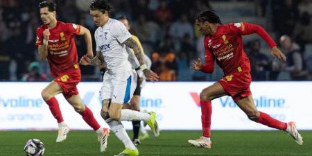 تعادل مثير يحسم قمة القادسية والهلال في دوري روشن السعودي