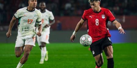 والد إمام عاشور: اللاعب مريض ولا يدّعي.. وهذه حقيقة مشادته مع محمد هاني (خاص)