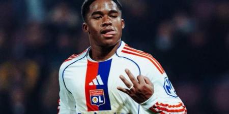 إندريك يشعل الجدل في أوروبا ويقترب من حلم كأس العالم