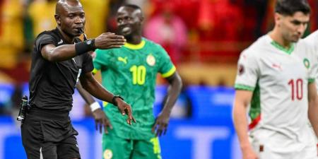 أزمة تحكيمية تهز "الكاف".. رئيس لجنة الحكام يثير الجدل حول نهائي الكان بعد انسحاب لاعبي السنغال