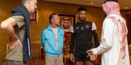 جهاز الأخضر يجتمع بمرشحي الشباب والرياض