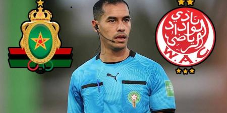 تعيين محمد الحويضري حكما لمباراة الوداد الرياضي والجيش الملكي وأيوب شرحبيل يدير تقنية الفيديو