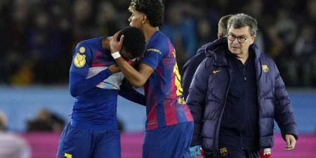 أزمة ثقة في برشلونة.. اللاعبون يطالبون هانز فليك بتغيير الطاقم البدني