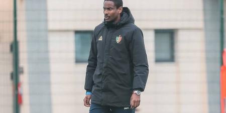 بعد ثمانية أشهر من تعيينه.. مولودية الجزائر يعلن رحيل المدرب الجنوب أفريقي موكوينا