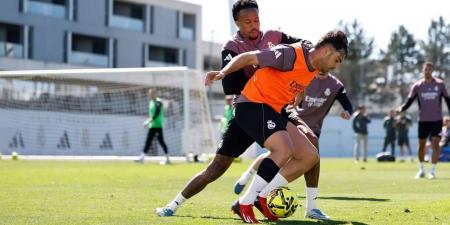 أربيلوا يستعيد سيبايوس وميليتاو قبل مواجهة مايوركا في الدوري الإسباني