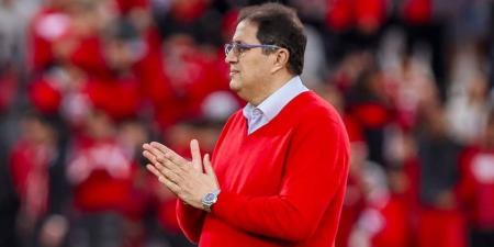 بعض لاعبي الوداد يقدمون طلبا مباشرا لآيت منا بالحصول على تحفيزات مادية