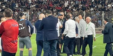 اتحاد العاصمة يرفض الخروج من غرف الملابس رغم قرار الكاف باجراء المباراة