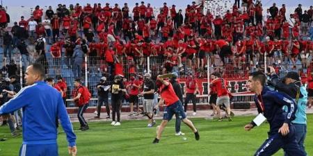 بعد شغب مناصريه في ملعب آسفي.. الكاف مطالب بفرض عقوبات قاسية على اتحاد العاصمة الجزائري