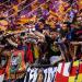 برشلونة يعاقب 3 من مشجعيه بسبب "التحية النازية" وإهانات عنصرية ضد باريس سان جيرمان