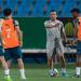 الشلهوب يناقش الخطة وأسماء أجانب الهلال قبل موقعة الرائد