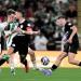 أهلي جدة يتعادل مع الشباب في قمة مثيرة بالدوري السعودي